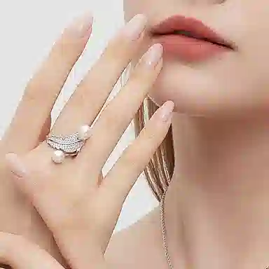 925