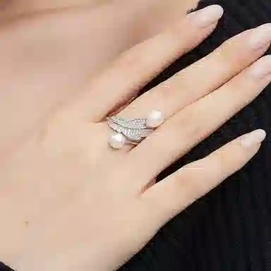 925