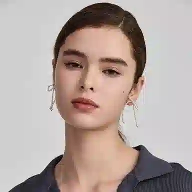 925