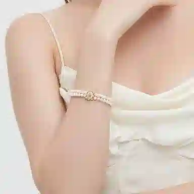 925