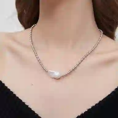 925
