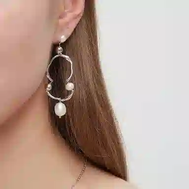 925