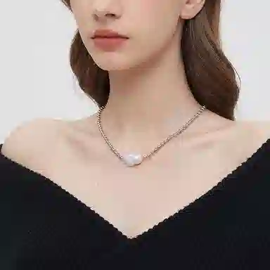 925