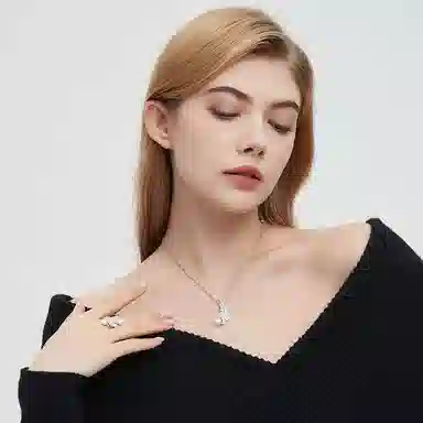925