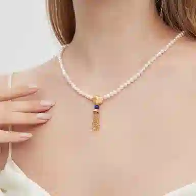 925