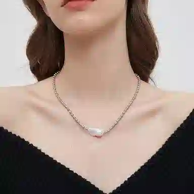 925