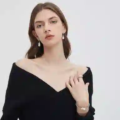 S925