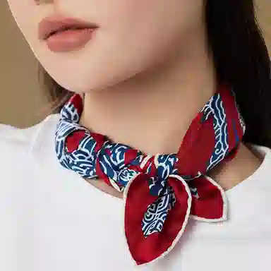 故宫联名 上海故事 秋冬新款龙腾祥云双面印花素绉缎礼盒包装 桑蚕丝 丝巾 女款