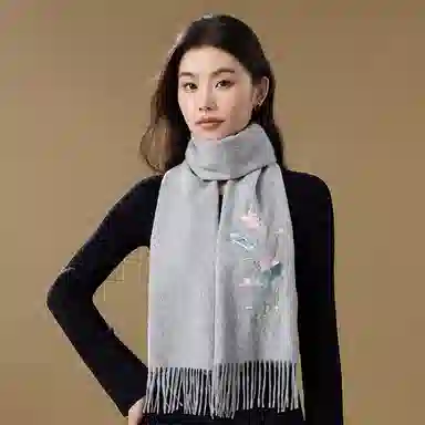 上海故事 锦绣荷韵精美刺绣加厚保暖柔软不扎 绵羊毛 绒线围巾 女款