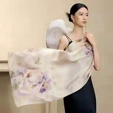 上海故事 桑蚕丝亲肤柔软真丝印花长巾披肩舒适透气妈妈款礼盒包装 丝巾 男女同款情侣款