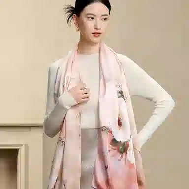 上海故事 桑蚕丝亲肤柔软真丝印花长巾披肩舒适透气妈妈款礼盒包装 丝巾 男女同款情侣款