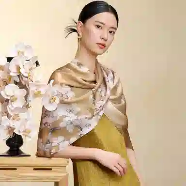 上海故事 桑蚕丝亲肤柔软真丝印花长巾披肩舒适透气妈妈款礼盒包装 丝巾 男女同款情侣款