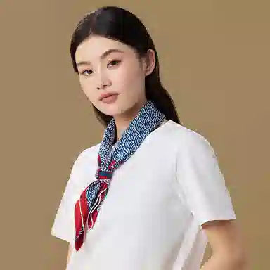 故宫联名 上海故事 秋冬新款龙腾祥云双面印花素绉缎礼盒包装 桑蚕丝 丝巾 女款