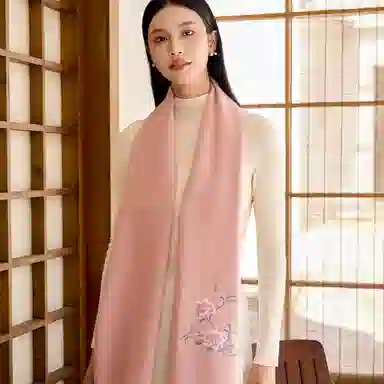 上海故事 秋冬福来系列绵羊毛加厚刺绣工艺流苏设计细腻柔软保暖礼盒包装 绒线围巾 女款