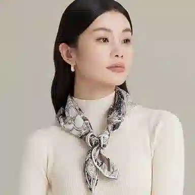 上海故事 双面提花中方巾保暖蓄热轻盈滑爽光泽柔和舒适透气抗皱耐磨多色选择礼盒包装 绵羊毛 丝巾 女款