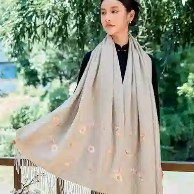 上海故事 桃香雅韵点绣刺绣工艺双面水波纹细绒高贵质感亲肤保暖礼盒包装 绵羊毛 披肩 女款 多色