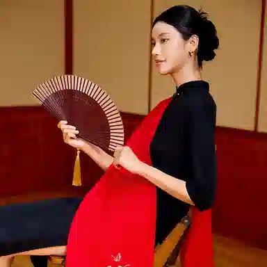 上海故事 秋冬福来系列绵羊毛加厚刺绣工艺流苏设计细腻柔软保暖礼盒包装 绒线围巾 女款