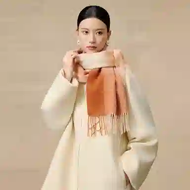 上海故事 必备加厚舒适柔软简约百搭渐变格纹保暖 绵羊毛 披肩 男女同款情侣款