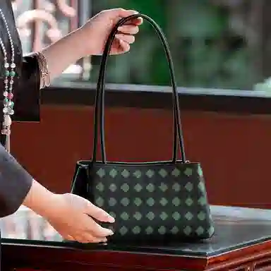 上海故事 新中式香云纱高级复古 桑蚕丝 单肩包 中号 女款 牛油果绿