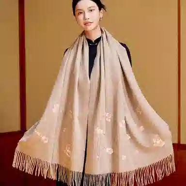 上海故事 桃香雅韵点绣刺绣工艺双面水波纹细绒高贵质感亲肤保暖礼盒包装 绵羊毛 披肩 女款 多色