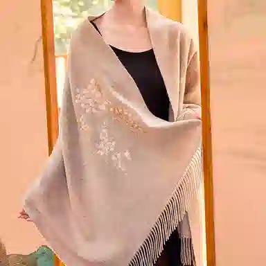 上海故事 琉光织梦加厚保暖金线加烫钻刺绣工艺双面水波纹细绒高贵质感 披肩 女款