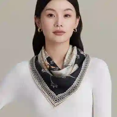 上海故事 双面提花中方巾保暖蓄热轻盈滑爽光泽柔和舒适透气抗皱耐磨多色选择礼盒包装 绵羊毛 丝巾 女款