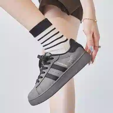 medd Classic Retro Low Sneakers