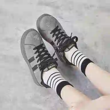 medd Classic Retro Low Sneakers