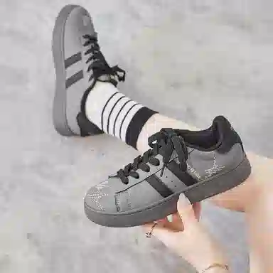 medd Classic Retro Low Sneakers