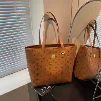 LARTIGENT pu Tote