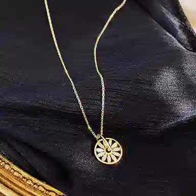KING OF BLING Pinwheel Necklace