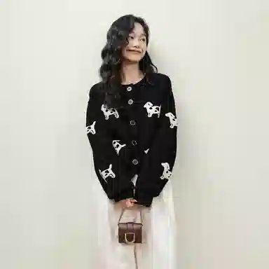 玉儿恋 高级感宽松慵懒感软糯休闲简约小狗印花开衫内搭针织衫 女款 黑色