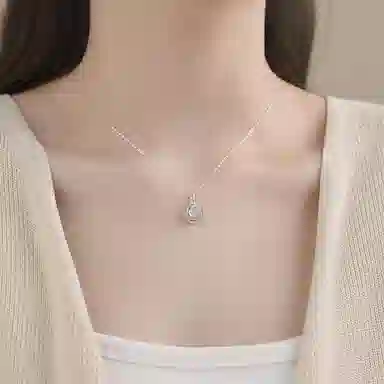 925