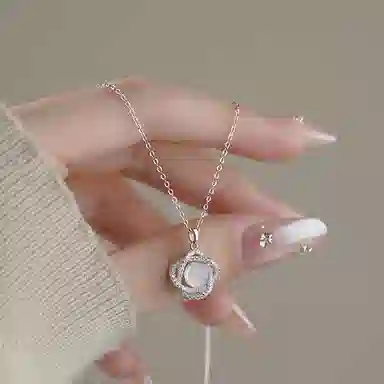 925