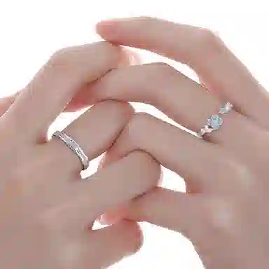 925