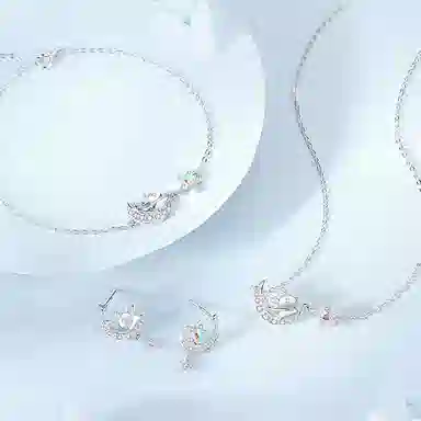 克兰茜 圣诞麋鹿 浪漫甜美小众轻奢简约高级感气质手饰 日常百搭温柔清冷感女友心动甜蜜恋爱 锆石 手链 女款