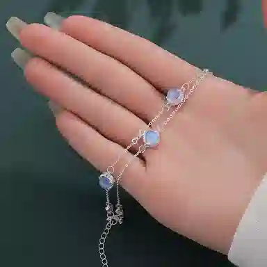 克兰茜 在逃公主 星河逐梦轻奢链 小众简约高级感双层叠戴设计 个性时尚精致经典百搭气质优雅 精美礼盒 可调节 好运 琉璃 玉石手链 女款