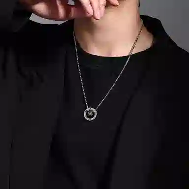 永恒旋律 招财纳福 锦鲤双环转运长款吊坠 新中式小众国风简约高级感设计 日常通勤经典百搭 诸事顺利 可调节毛衣链 好运 钛钢 项链 男款