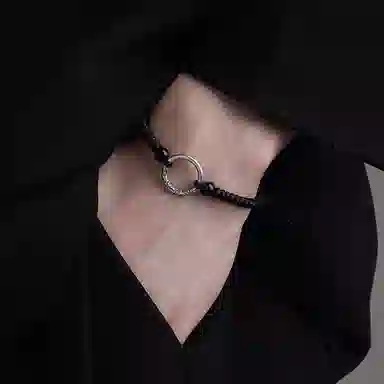 925
