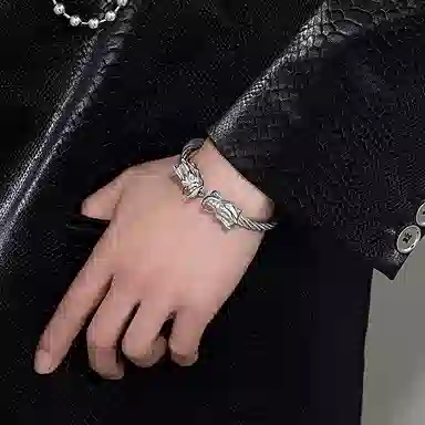 永恒旋律 霸气双龙造型设计 新中式潮流时尚高级感 简约复古国潮 可调节 钛钢 手镯 男款 银色