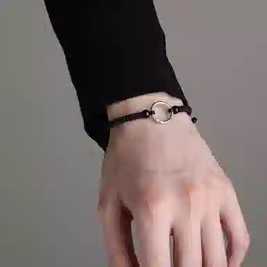 925