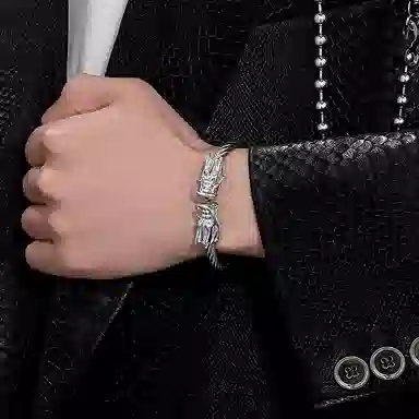 永恒旋律 霸气双龙造型设计 新中式潮流时尚高级感 简约复古国潮 可调节 钛钢 手镯 男款 银色