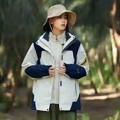 木清清 美式机能风拼接色可拆卸帽户外三合一防风防水登山冲锋茄克夹克外套 女款