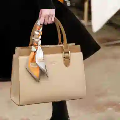 COMELY Tote Bag Khaki