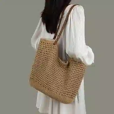 COMELY Tote