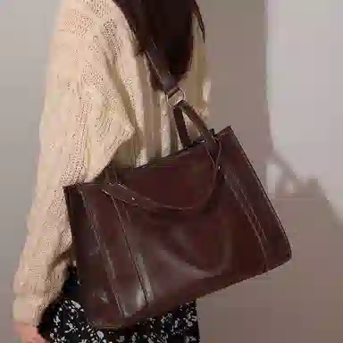 COMELY Tote