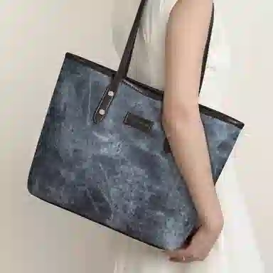 COMELY Tote