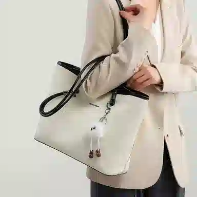COMELY Tote