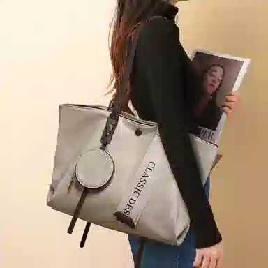 COMELY Tote