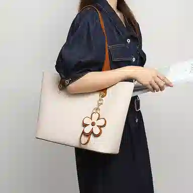 COMELY Tote